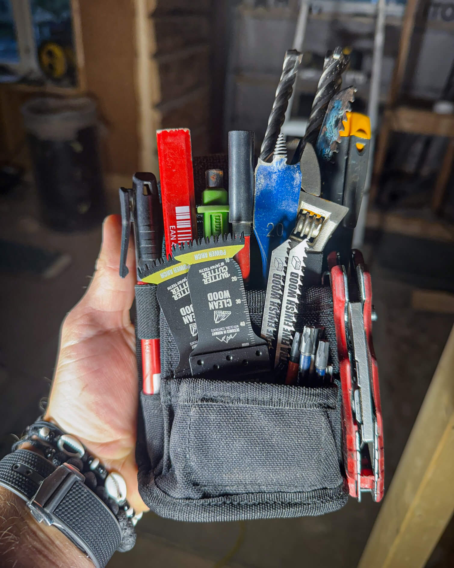 MultiGuard | Sichere Aufbewahrung für Bohrer, Multitool-Sägeblätter, Stichsägeblätter und mehr | Mit Gürtelclip