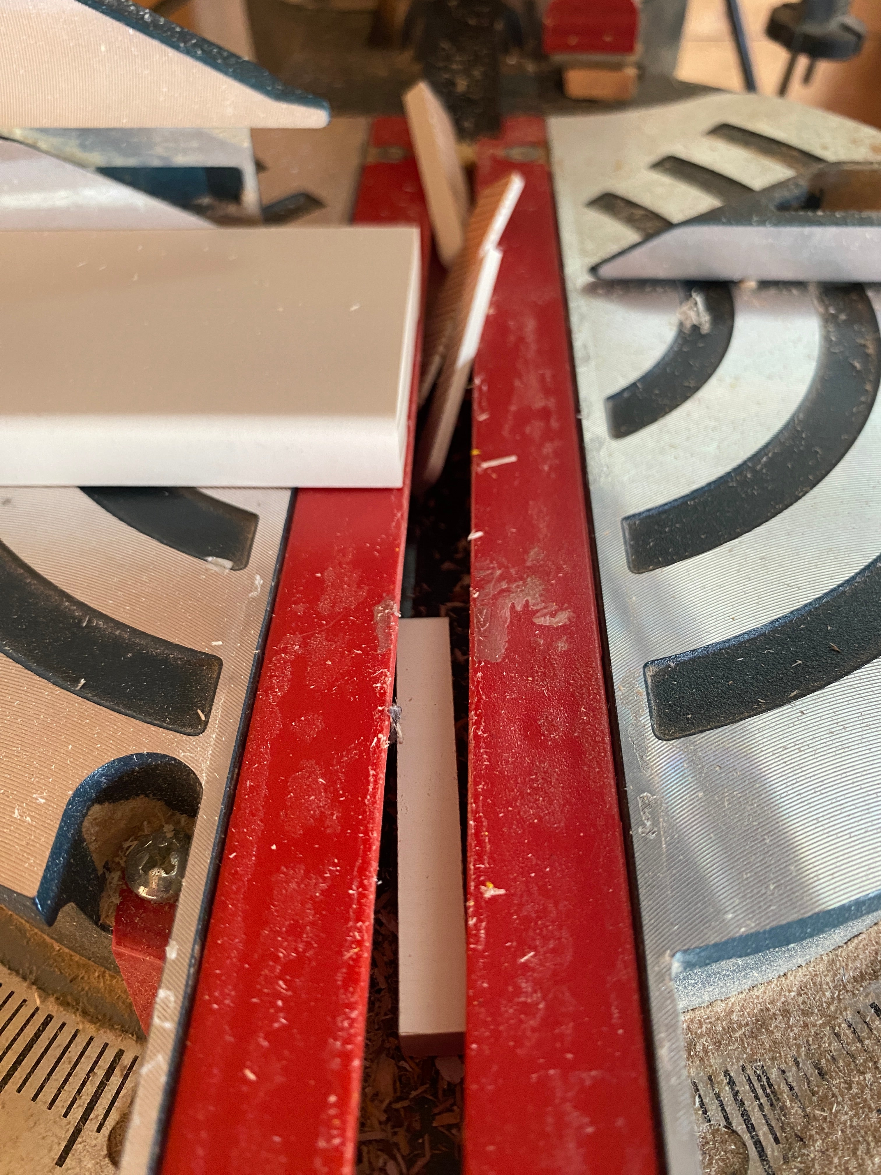 Finish Tape | Feinere Schnittqualität | Verhindert Splittern | Erhöhte Präzision | 5 Stk. | Für Kappsägen